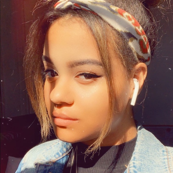 Meet your Posher, Harmony - Picture 1 of 1